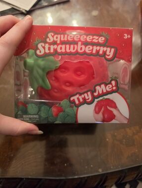 Jumbo Sqeeeeze Strawberry